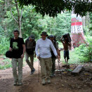 Reisefølget er framme ved landsbyen Demini, 45 minutters gange fra rullebanen  (Foto: Rainforest Foundation Norway / ISA Brazil)